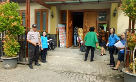 Jaga Keamanan Jemaat Yang Beribadah di Gereja, Binmas Polsek Jatiuwung Lakukan Pengamanan