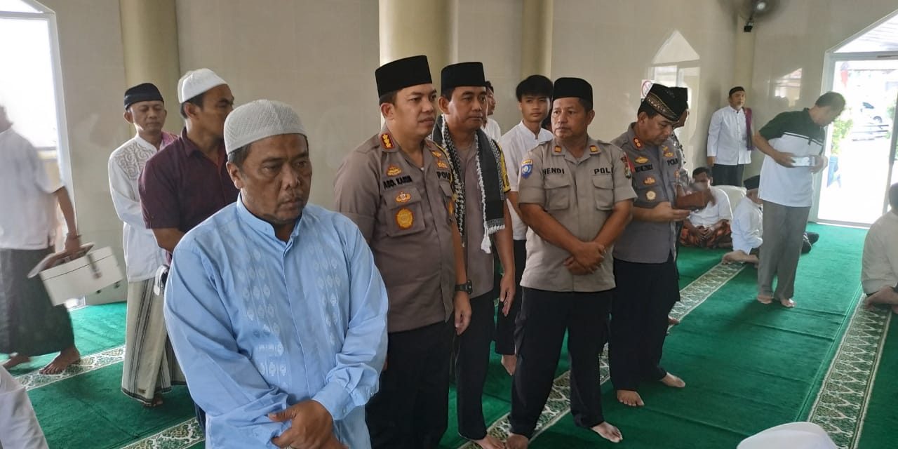 Kapolres Metro Tangerang Kota Kombes Pol ABDUL KARIM, S.IK.,M.Si  laksanakan kegiatan Jumat keliling di wilayah Batuceper