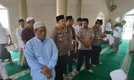 Kapolres Metro Tangerang Kota Kombes Pol ABDUL KARIM, S.IK.,M.Si  laksanakan kegiatan Jumat keliling di wilayah Batuceper