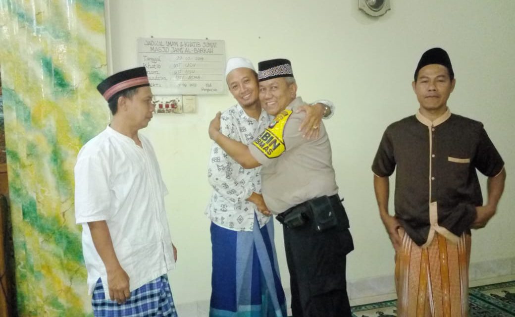 Aiptu Tatang Efendi Sholat Jumat Berjamaah Ciptakan Kondisi Aman