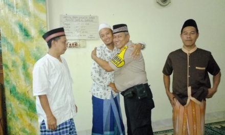 Aiptu Tatang Efendi Sholat Jumat Berjamaah Ciptakan Kondisi Aman