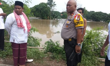 Kapolsek Neglasari cek dampak luapan sungai Cisadane