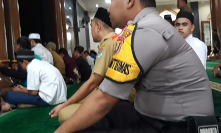 Panggilan Adzan Berkumandang Ditengah Kesibukan Bhabinkamtibmas Giat Memakmurkan Masjid