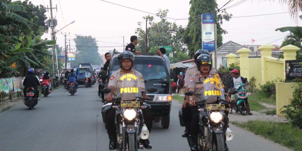 UAR-UAR ANGGOTA PPK DAN PANWAS DENGAN PENGAWALAN PERSONIL POLSEK TELUKNAGA MENJAMIN KEAMANAN MASYARAKAT SAAT PEMILU 2019