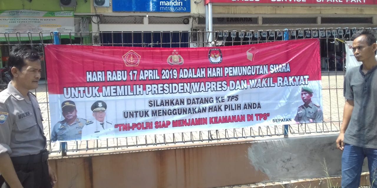 Woro Woro Warga Masyarakat Menggunakan Hak Pilih Tgl 17 April 2019 Melalui Spanduk oleh Bhabinkantibmas Polsek Sepatan Aiptu Muslikh S.Sos