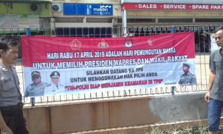 Woro Woro Warga Masyarakat Menggunakan Hak Pilih Tgl 17 April 2019 Melalui Spanduk oleh Bhabinkantibmas Polsek Sepatan Aiptu Muslikh S.Sos