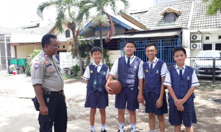 Kunjungan Bhabinkamtibmas Ds. Kosambi Timur Aiptu Daryono Sambang Kesekolah SMP Gapura Kasih