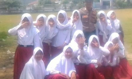 Bhabinkamtibmas Desa Pangkalan Bripka Willy Kunjungan Polkiss ke SDN 1 Pangkalan