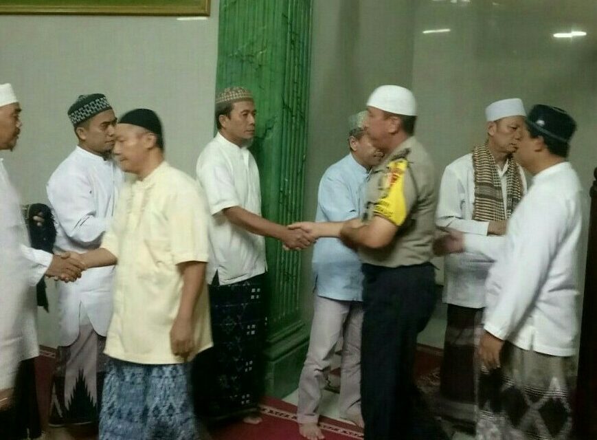 Bhabinkamtibmas Makmurkan Masjid Melalui Sholat Subuh Berjamaah