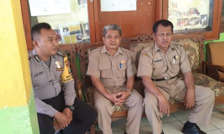 Jalin Silaturahmi Dengan Guru Bhabinkamtibmas Kunjungi SDN 1 Ds. Salembaran Jati