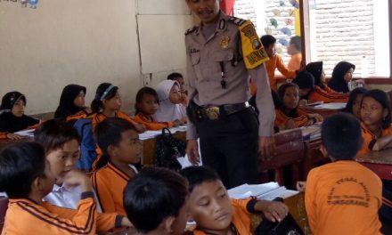 BERIKAN MOTIVASI KEPADA SISWA/I SD PANCAR BUDAYA BHABINKAMTIBMAS DESA TEGALANGUS BERITERAKSI JALIN KEDEKATAN SECARA CONTINUE