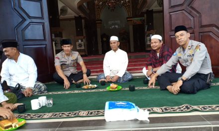 Wakapolsek dan Kanit Polsek Sepatan Safari Jumat di Masjid  Al-Muttaqin