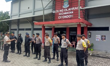 Polsek Cipondoh Berikan Pengamanan Saat Sidang Pleno Tingkat Kecamatan