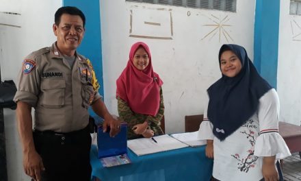 Sambangi Ponpes, Aiptu Suhandi Ajak Santriwati Pergunakan Hak Pilihnya