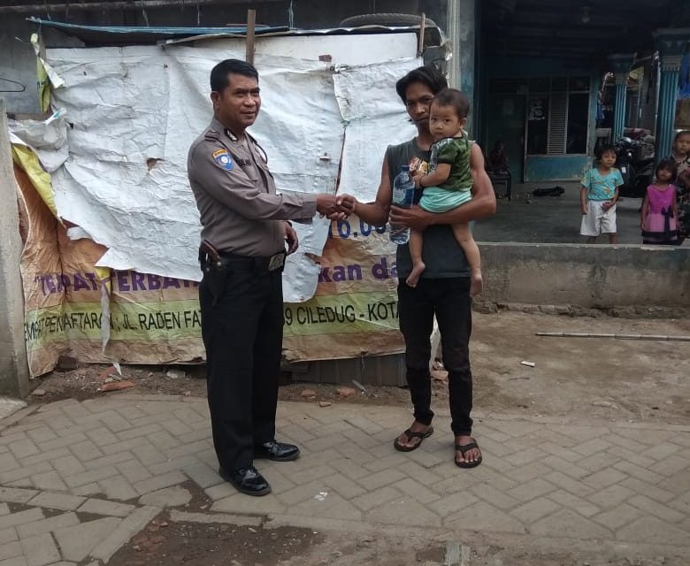 Binmas Polsek Neglasari rutin sambangi warga Slum Area