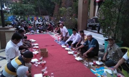 Buka Puasa Bersama Lurah Mekarsari dan Binmas Polsek Neglasari bangun Sinergitas Harkamtibmas