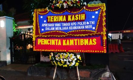 Karangan Bunga ‘Pecinta Kamtibmas’ sebagai bentuk Ucapan Terima Kasih Kepada TNI – Polri