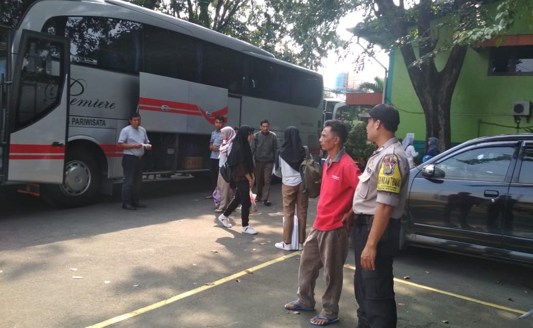 BHABINKAMTIBMAS BENDA JAGA KELANCARAN MUDIK BERSAMA PT WINGOH ALBINDO