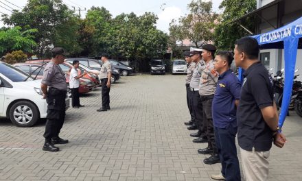 Polsek Cipondoh Pam Kotak Suara di GOR Kecamatan Cipondoh