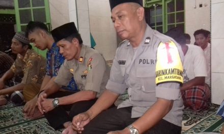 Wakapolsek Karawaci dan babinkamtibmas melaksanakan Sholat Tarawih