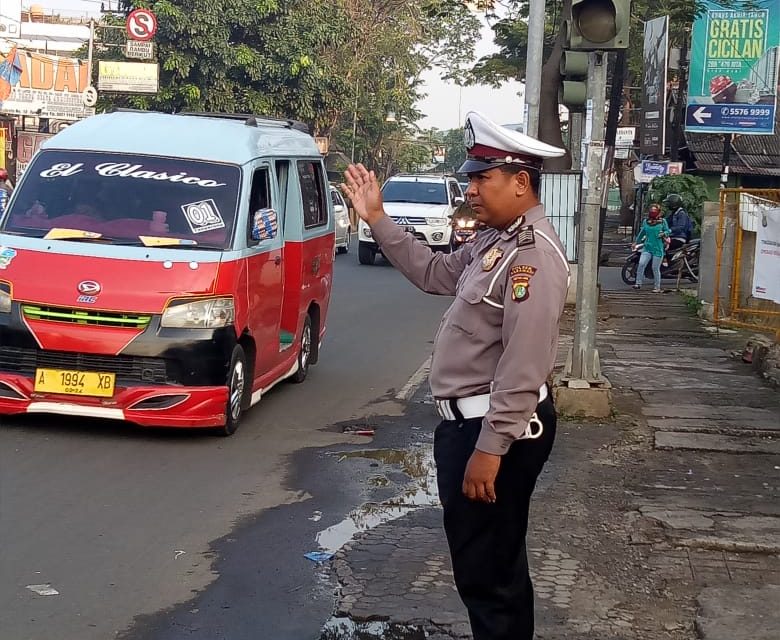 Pelayanan masyarakat pagi hari Polsek Karawaci