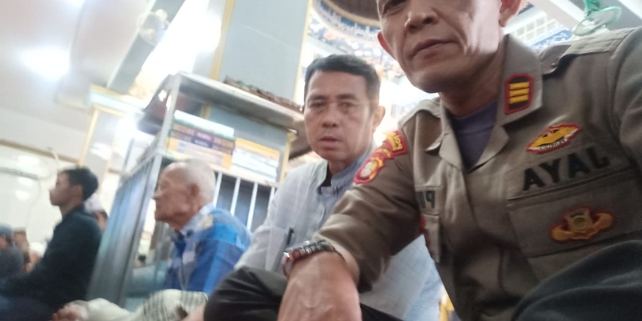 GIAT JUMLING ( JUMAT KELILING )  WAKA POLSEK KARAWACI  AKP NUR JAYA S.H, M.H, Msi KEL.CIMONE JAYA  MELAKSANAKAN GIAT SHOLAT JUM’AT BERJAMAAH.