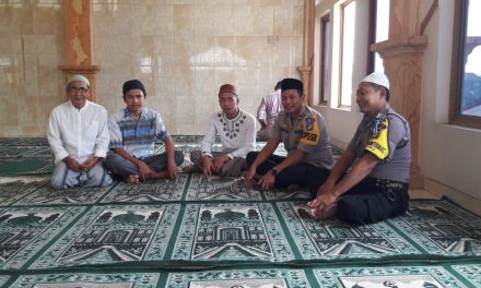 KAPOLSEK KARAWACI DENGAN DIDAMPINGI BHABINKAMTIBMAS  MELAKSANAKAN GIAT SAFARI JUM’AT  DI MASJID Al-FURQON