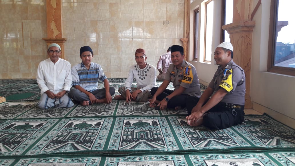 KAPOLSEK KARAWACI DENGAN DIDAMPINGI BHABINKAMTIBMAS  MELAKSANAKAN GIAT SAFARI JUM’AT  DI MASJID Al-FURQON