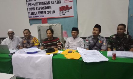 Rapat Pleno Rekapitulasi Pemilu 2019 Kecamatan Cipondoh Dijaga Ketat Polisi