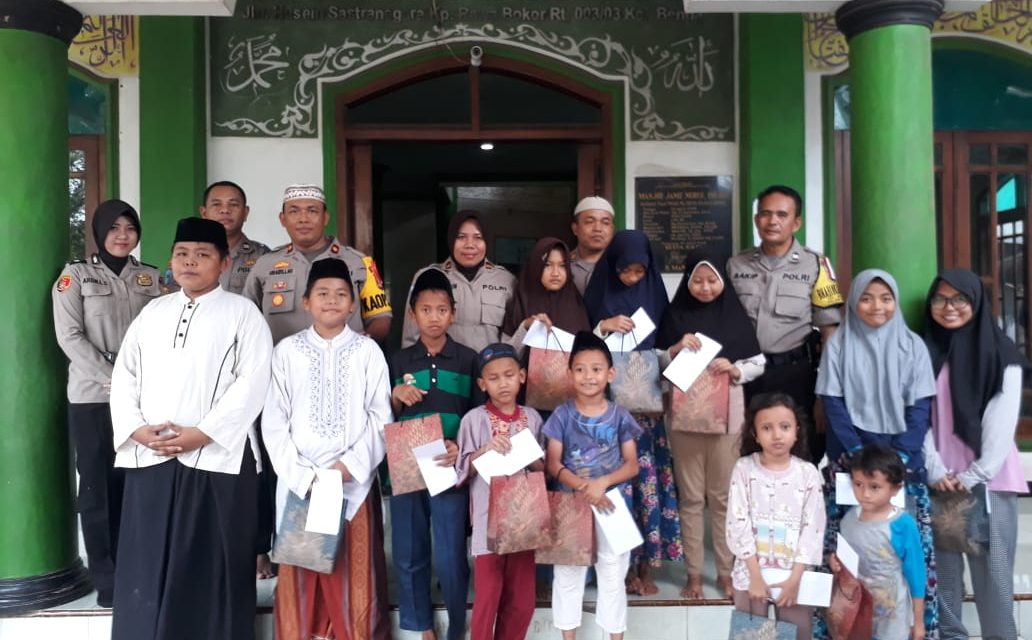 Polisi Santuni Anak Yatim di Kecamatan Benda