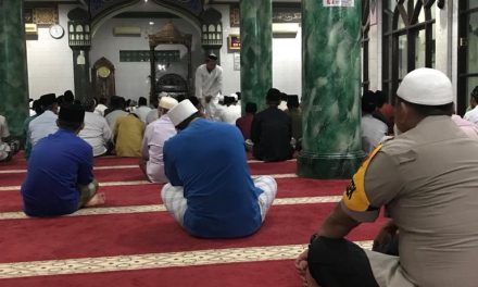 Hadir di Tengah-tengah Masyarakat, Kapolsek Cipondoh Gelar Sholat Subuh Berjamaah