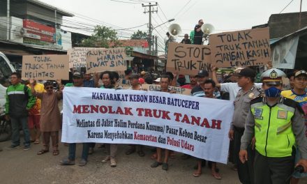 4 Truk Tanah di Sandra oleh Warga yang berunjuk rasa di Batu Ceper, Polisi Urai Kemacetan