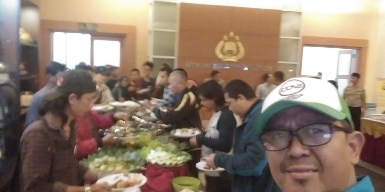 Humas Polsek Batuceper dan Komunitas Dewan Pers Kota Tangerang datang Penuhi Undangan Bukber Puasa oleh Kapolres Metro Tangerang Kota