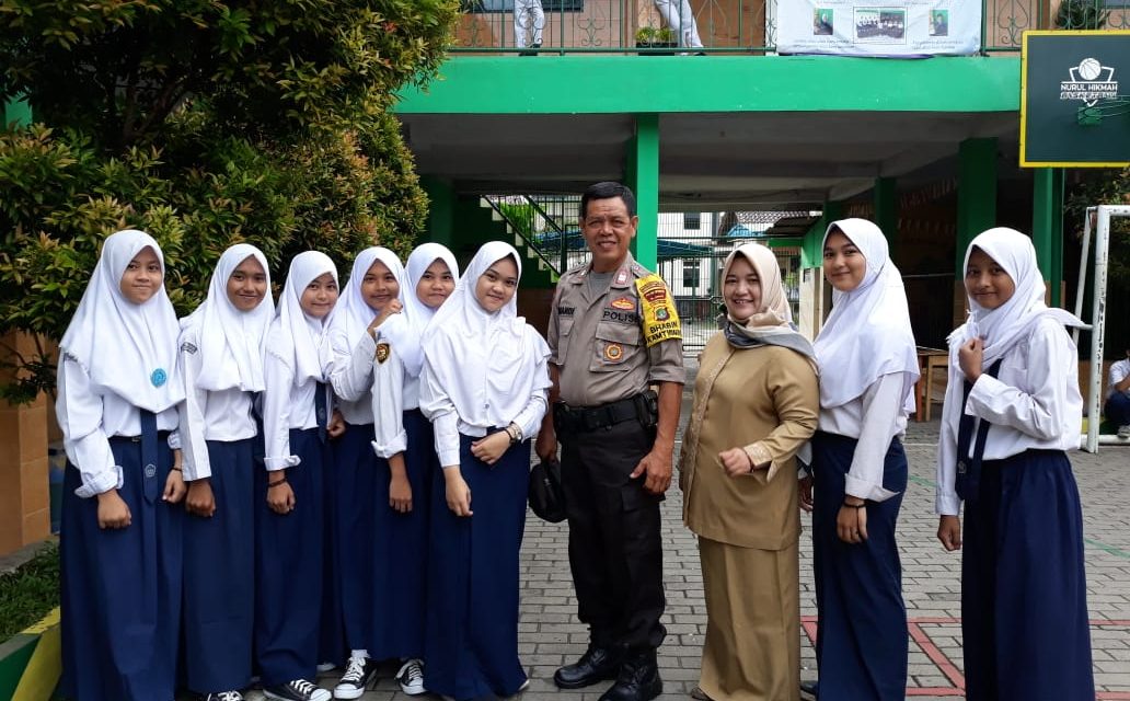 Tingkatkan Semangat Belajar, Polsek Cipondoh Kunjungi SMP Nurul Hikmah