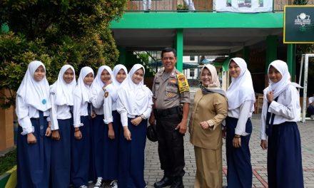 Tingkatkan Semangat Belajar, Polsek Cipondoh Kunjungi SMP Nurul Hikmah