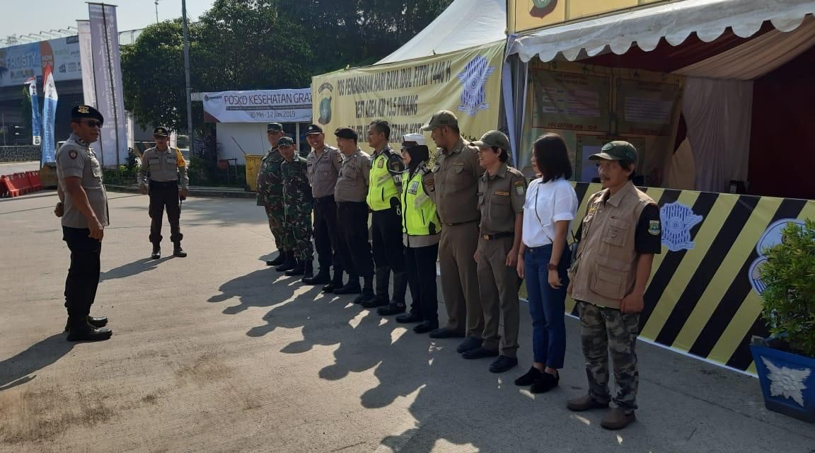 Ciptakan Kondisi Yang Segar, Anggota Piket Pos Pengamanan Serah Terima Jaga