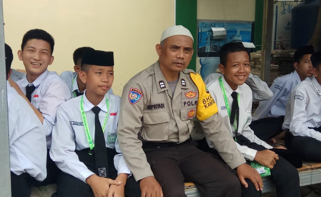 Kunjungi Pondok Pesantren Aiptu Supriyadi Jaga Kedekatan Dengan Para Santri