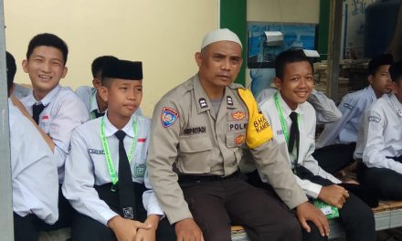 Kunjungi Pondok Pesantren Aiptu Supriyadi Jaga Kedekatan Dengan Para Santri