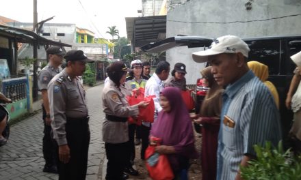 Polsek Cipondoh Berbagi Sembako Ramadhan