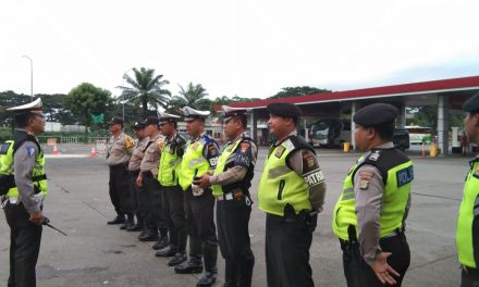 Kanit Lantas Polsek Cipondoh Berikan Pengamanan May Day Di Rest Area Kunciran