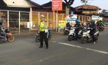 Gatur Lalin Pagi, Polsek Cipondoh Beri Layanan Prima