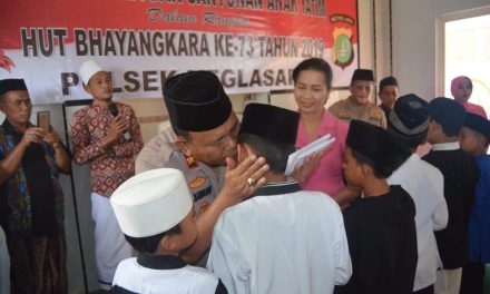 Sambut HUT Bhayangkara Ke – 73, Kapolsek Neglasari Santuni anak Yatim