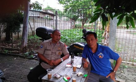 Ipda Ismail Panit Binmas Polsek Neglasari sambangi warga Slum Area