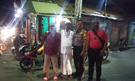 Sambangi Warga di malam hari, Aiptu Slamet Binmas Neglasari ingatkan tetap tingkatkan Kewaspadaan