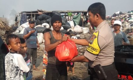 Binmas Polsek Neglasari bersama Perkumpulan Suster bagikan Sembako Gratis