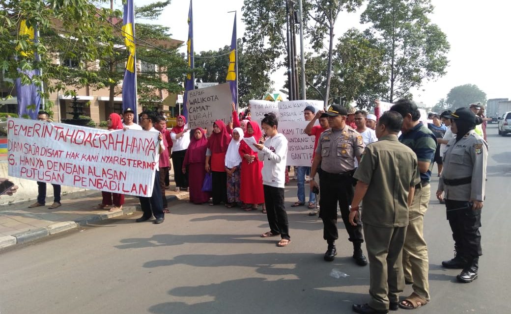 POLSEK BENDA KAWAL AKSI DAMAI MENUNTUT GANTI RUGI  PEMBEBASAN LAHAN PROYEK TOL JORR