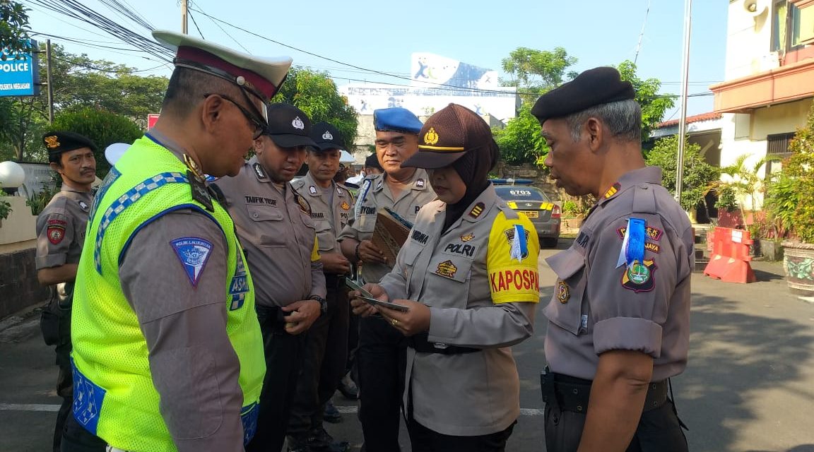 Pemeriksaan Senpi dan Halal Bihalal Polsek Neglasari usai apel pagi