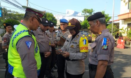 Pemeriksaan Senpi dan Halal Bihalal Polsek Neglasari usai apel pagi