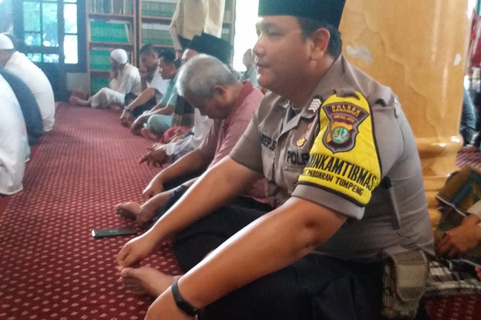 POLISI CINTA MESJID  BABINKAMTIBMAS PABUARAN TUMPENG BRIPKA ASEP SAEPUDIN MELAKSANAKAN JUMLING (JUMAT KELILING)