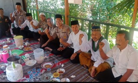 COOLING SYSTEM BERSAMA TOKOH MASYARAKAT  KAPOLSEK KARAWACI , KANIT BINMAS BESERTA BHABINKAMTIBMAS KEL KARAWACI BARU SILATURAHMI DENGAN TOGA DAN TOMAS.